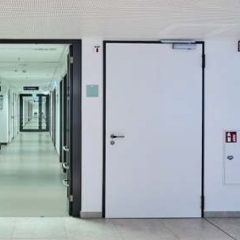 Brandschutztür mit Rauchschutz von Hörmann, Modell H3 OD als T30/RS Tür, Maßanfertigung Sondermaß