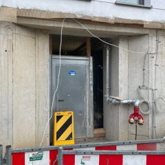 Gro&szlig;e Baustellent&uuml;r - mobile Baut&uuml;r mit Schnellverschlussverstellung mit 850 mm breitem lichten Durchgang