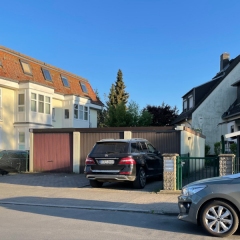 Schwingtor Berry von Hörmann in Terrabraun.
