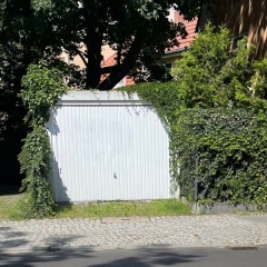 Hörmann Berry Schwingtor N80, Motiv 902, mit glatte Oberfläche,Trendfarben, in der Breite 2500mm und in diversen Höhen 