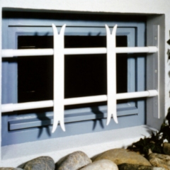 Restbestand: Sicherheitsgitter für Kellerfenster Modell Classic mit Durchsägeschutz, schwarz, weiß, verzinkt