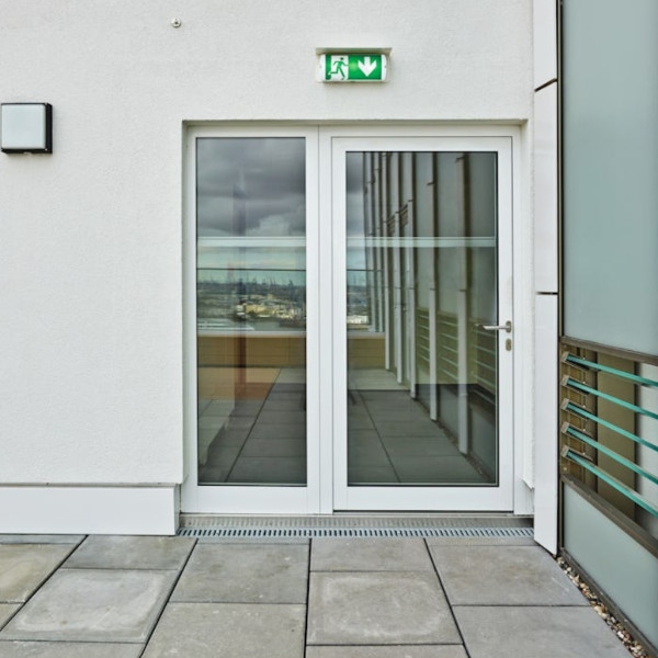 T30-1 einfl&uuml;gelige Brandschutzt&uuml;r Alu Rohrahmenelement HE 312 f&uuml;r den Au&szlig;enbereich