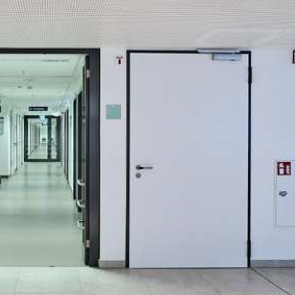 Einfl&uuml;gelige T30 Brandschutzt&uuml;r H3-1 OD von H&ouml;rmann. 